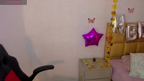 M E G A N  online show from September 30, 12:32 pm