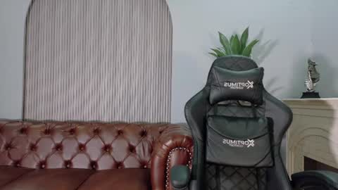 Snapshot of meggan_luxx chatting on July 14, 11:05 am MEGGAN LUXX online show from July 14, 11:05 am