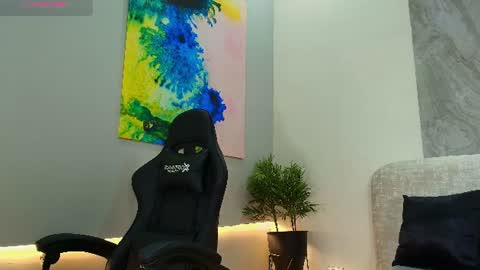 Snapshot of meggan_luxx chatting on July 28, 12:48 pm MEGGAN LUXX online show from July 28, 12:48 pm
