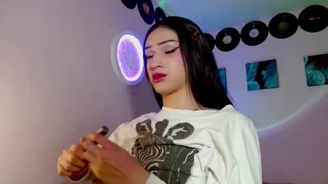 Snapshot of meghan_devil_ chatting on November 8, 7:19 am meghan_devil_ online show from November 8, 7:19 am