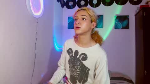 Snapshot of meghan_devil_ chatting on December 23, 7:50 am meghan_devil_ online show from December 23, 7:50 am