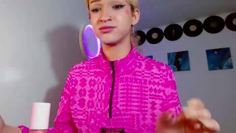 Snapshot of meghan_devil_ chatting on February 19, 7:26 am meghan_devil_ online show from February 19, 7:26 am