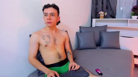 Snapshot of meghan_loghan chatting on March 10, 11:42 am Megan and logan online show from March 10, 11:42 am