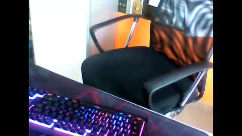 Snapshot of meks5544 chatting on February 27, 2:21 pm meks5544 online show from February 27, 2:21 pm