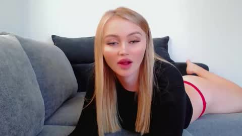 Snapshot of melani_a chatting on October 11, 1:42 pm Melania online show from October 11, 1:42 pm