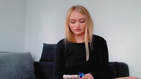Snapshot of melani_a chatting on October 22, 12:38 pm Melania online show from October 22, 12:38 pm
