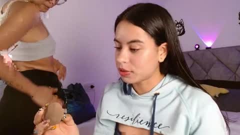 Snapshot of melani_bear chatting on April 23, 5:04 pm MELANI online show from April 23, 5:04 pm