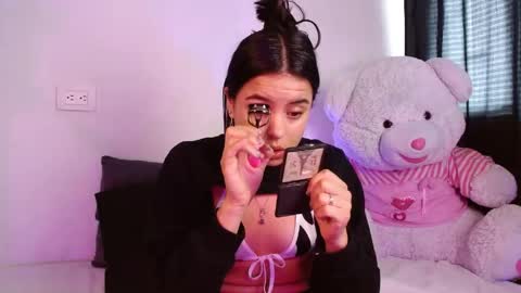 Snapshot of melani_bear chatting on May 25, 2:34 pm MELANI online show from May 25, 2:34 pm