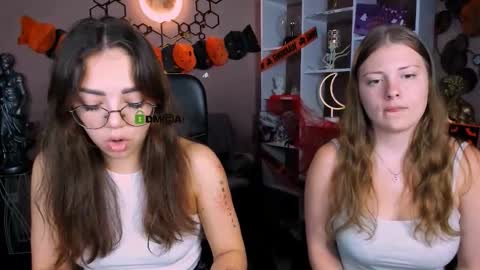 Snapshot of melani_bumm chatting on October 23, 6:13 am melani_bumm online show from October 23, 6:13 am