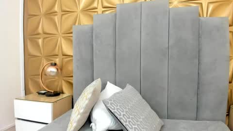 Snapshot of melani_dream chatting on April 16, 1:45 pm Melani online show from April 16, 1:45 pm
