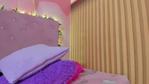 Snapshot of melanie__evans chatting on April 25, 1:41 pm melanie__evans online show from April 25, 1:41 pm