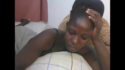 Snapshot of melanie_bae1 chatting on May 18, 4:46 pm melanie_bae1 online show from May 18, 4:46 pm