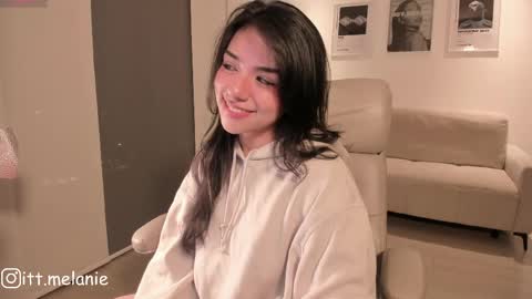 Snapshot of melanie_owo chatting on May 12, 2:08 am Melanie online show from May 12, 2:08 am