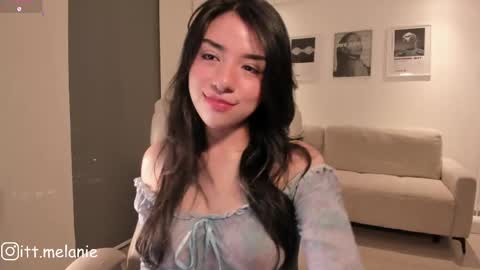 Snapshot of melanie_owo chatting on May 13, 1:36 am Melanie online show from May 13, 1:36 am