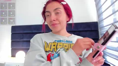 Snapshot of melanie_roux_ chatting on March 4, 12:11 pm Melanie roux online show from March 4, 12:11 pm