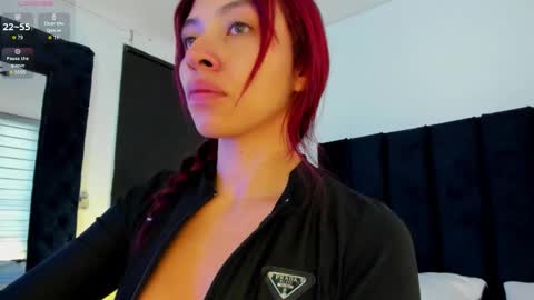 Snapshot of melanie_roux_ chatting on March 14, 12:21 pm Melanie roux online show from March 14, 12:21 pm