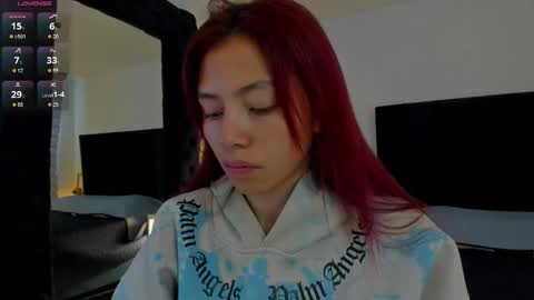 Snapshot of melanie_roux_ chatting on March 18, 12:19 pm Melanie roux online show from March 18, 12:19 pm