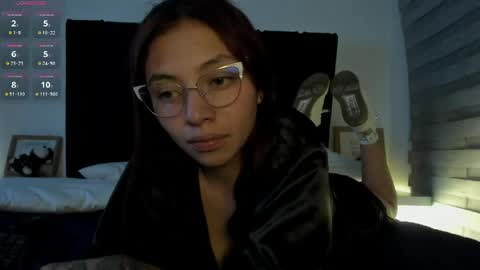 Snapshot of melanie_roux_ chatting on March 20, 12:26 am Melanie roux online show from March 20, 12:26 am