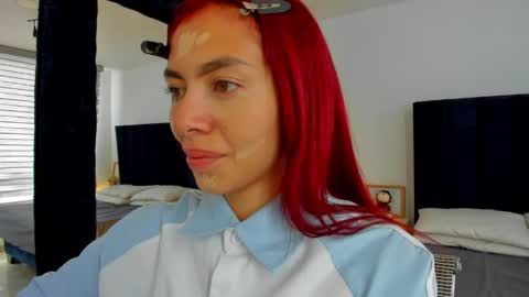 Snapshot of melanie_roux_ chatting on April 3, 12:25 pm Melanie roux online show from April 3, 12:25 pm