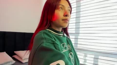 Snapshot of melanie_roux_ chatting on May 22, 12:11 pm Melanie roux online show from May 22, 12:11 pm