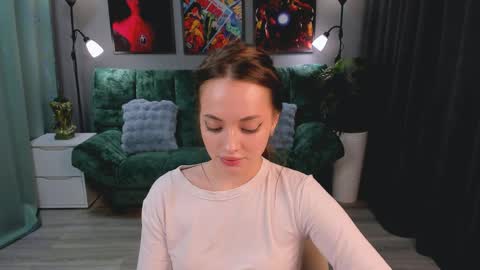 MelanieAlves online show from April 4, 2:36 pm