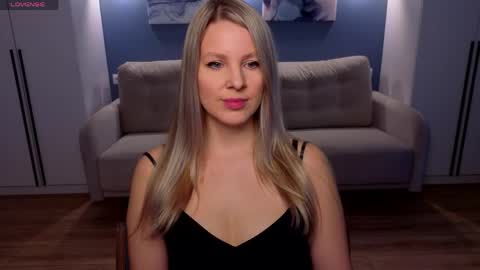 Melanie Bennett online show from April 10, 6:51 am