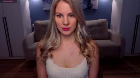 Melanie Bennett online show from April 11, 8:07 am