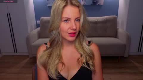Snapshot of melaniebennett chatting on June 14, 6:59 am Melanie Bennett online show from June 14, 6:59 am