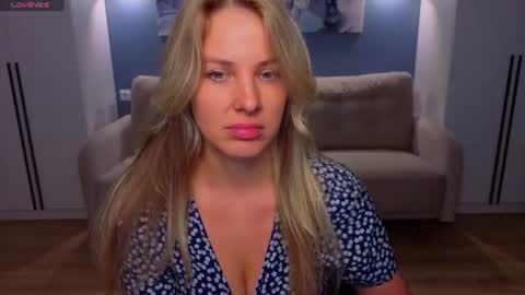 Snapshot of melaniebennett chatting on June 18, 6:46 am Melanie Bennett online show from June 18, 6:46 am