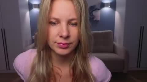 Melanie Bennett online show from July 18, 7:34 am