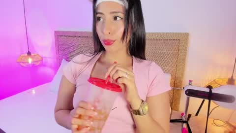 Snapshot of melaniejeann_ chatting on May 20, 2:29 am melaniejeann_ online show from May 20, 2:29 am