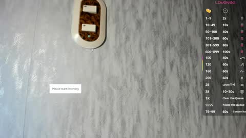 Snapshot of melanierioss_ chatting on May 1, 1:16 pm online show from May 1, 1:16 pm