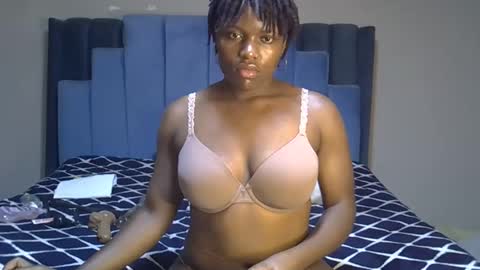 Snapshot of melanin_moon chatting on April 25, 1:08 am Moon online show from April 25, 1:08 am