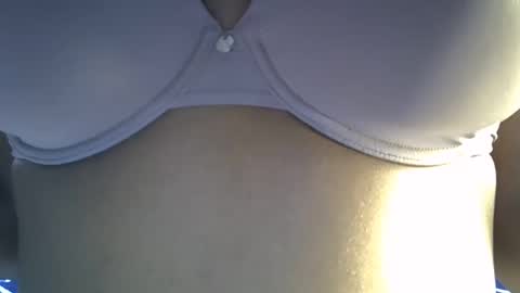 Snapshot of melanin_moon chatting on May 1, 11:37 am Moon online show from May 1, 11:37 am