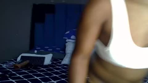 Snapshot of melanin_moon chatting on May 12, 11:57 pm Moon online show from May 12, 11:57 pm