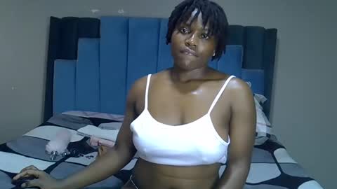 Snapshot of melanin_moon chatting on May 27, 2:14 pm Moon online show from May 27, 2:14 pm