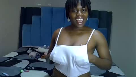 Snapshot of melanin_moon chatting on May 29, 10:46 am Moon online show from May 29, 10:46 am