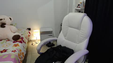 Snapshot of melanniegarzon chatting on March 11, 2:54 am Melannie online show from March 11, 2:54 am