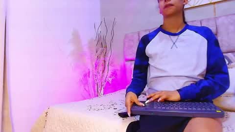 Snapshot of melanystone_ chatting on May 26, 12:23 pm Melany online show from May 26, 12:23 pm