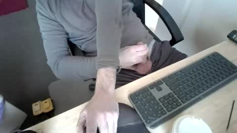 Snapshot of melbguy_075 chatting on October 28, 1:20 am melbguy_075 online show from October 28, 1:20 am