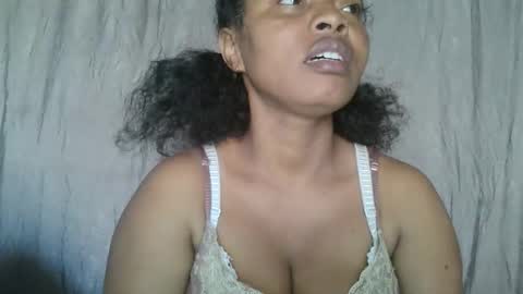 Snapshot of meld2599 chatting on October 14, 6:25 am meld2599 online show from October 14, 6:25 am