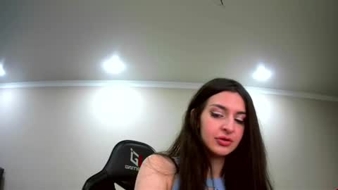 Snapshot of melena_caramel chatting on April 9, 1:49 pm melena_caramel online show from April 9, 1:49 pm