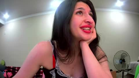 Snapshot of melena_caramel chatting on May 18, 7:41 pm melena_caramel online show from May 18, 7:41 pm