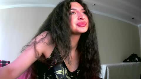 Snapshot of melena_caramel chatting on May 20, 4:07 am melena_caramel online show from May 20, 4:07 am