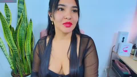    Independent model online show from May 4, 8:49 pm