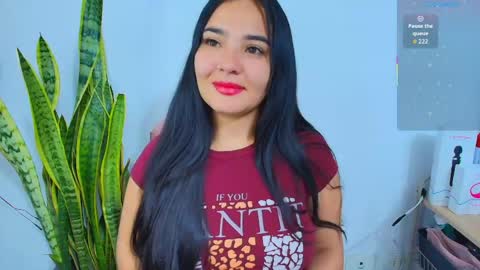    Independent model online show from May 22, 12:18 am