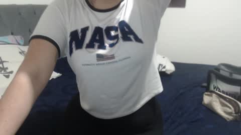 Snapshot of meliinna_xxx chatting on January 12, 11:26 pm meliinna_xxx online show from January 12, 11:26 pm