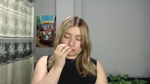 Snapshot of meliinna_xxx chatting on November 27, 3:08 am meliinna_xxx online show from November 27, 3:08 am