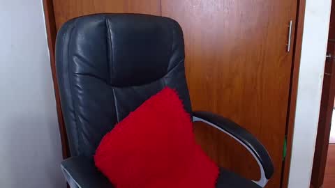 eli online show from October 27, 6:45 pm