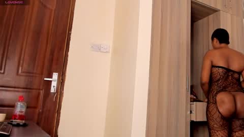 Snapshot of melinda_rosy chatting on December 27, 3:09 am rose online show from December 27, 3:09 am